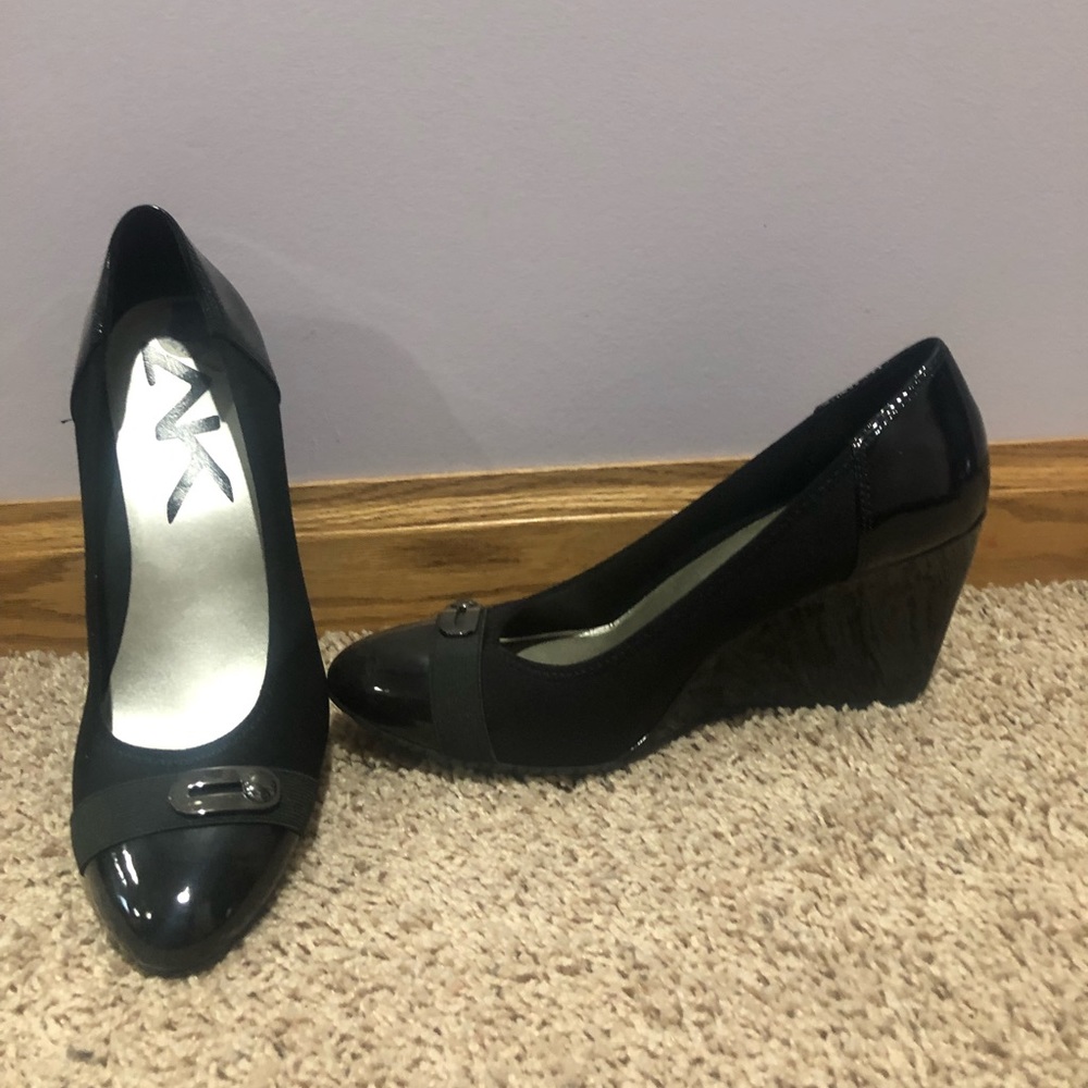 Anne Klein wedge. Patent leather and fabric.